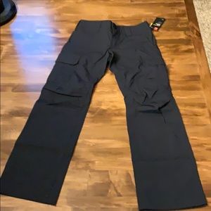 NWT. Women’s Under Armour XStorm Size 8 Pant